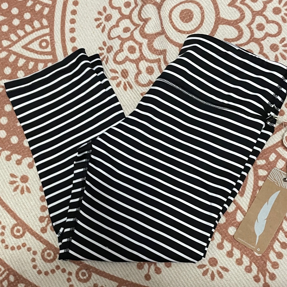 Scorpio Sol Black & White Striped Leggings nwt size XS
